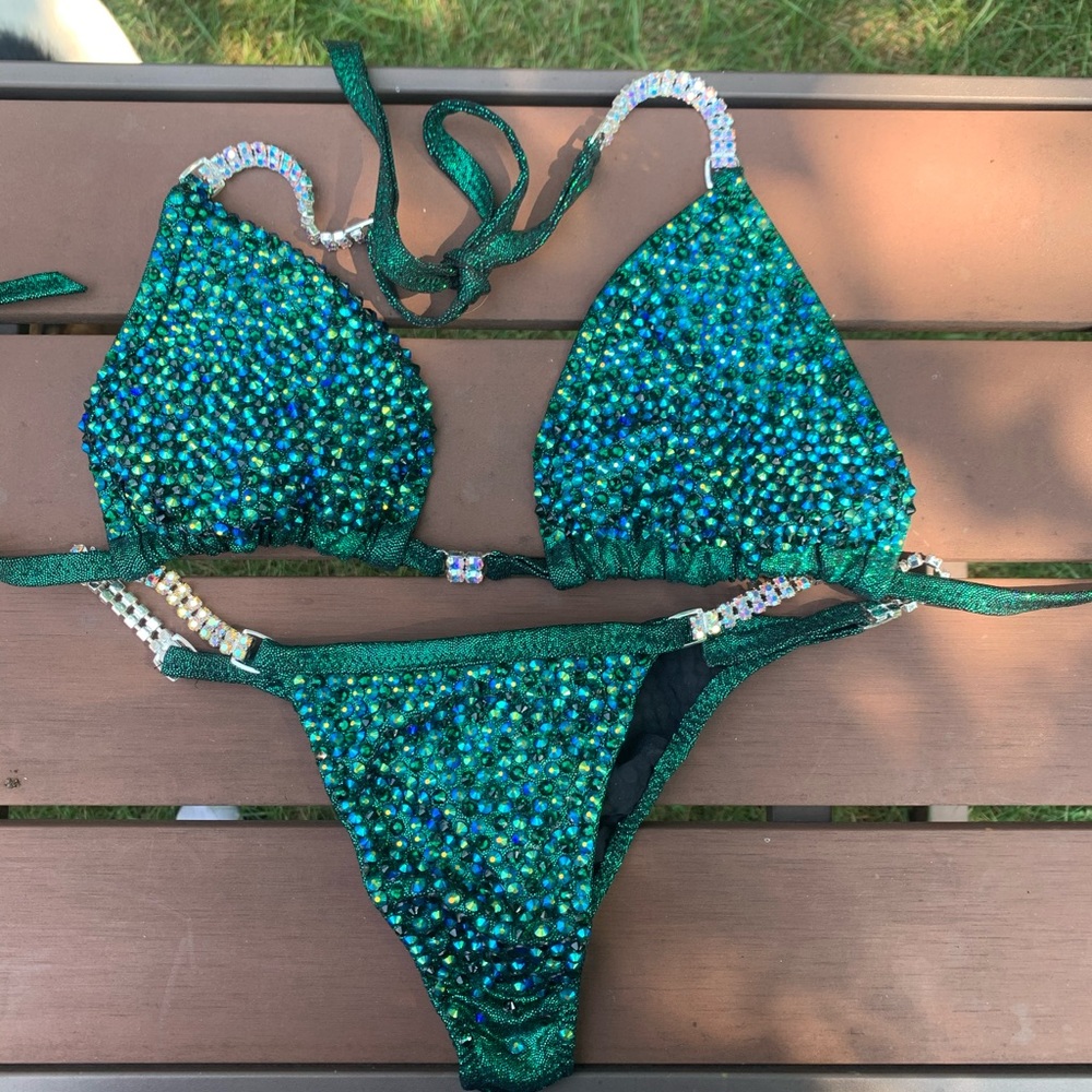 Green competition bikini (NPC, IFBB)